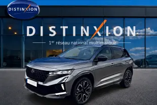 Renault Austral gris schiste en 3/4 avant droit, avec jantes alu noires et calandre noire distinctive.