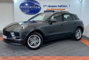 Vue 3/4 avant droite d’un Porsche Macan 3.0 S gris foncé avec jantes alliage et toit ouvrant panoramique.