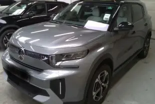 Vue 3/4 avant droit d'un Citroën C3 Aircross électrique gris mercury avec toit noir et jantes 17 pouces.