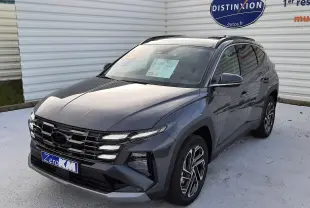 Vue 3/4 avant d'un Hyundai Tucson 2025 gris Ecotronic avec jantes alliage 19" et phares LED Matrix.