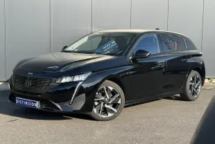 Peugeot 308 noir Perla vue 3/4 avant droit, avec jantes alliage 17'' Halong diamantées et signature lumineuse LED.