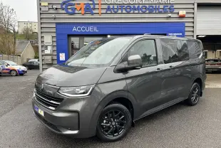 Volkswagen Transporter T7 ProCab graphite dust en 3/4 avant droit, jantes noires brillantes Le Mans 17 pouces.