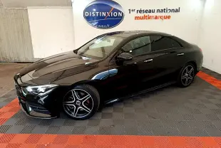 Mercedes CLA 200 d AMG Line noir vue de profil côté gauche, avec jantes alliage distinctives et vitres teintées.
