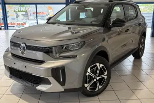 Vue 3/4 avant d'un Citroën C3 Aircross 2026 gris métallisé avec toit noir et jantes diamantées noires et argent.