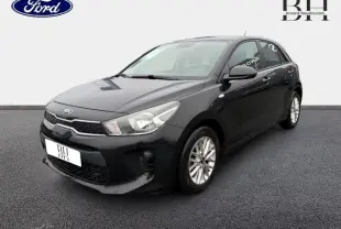 KIA Rio noir Ébène vue 3/4 avant droit, calandre chromée et jantes alliage visibles.