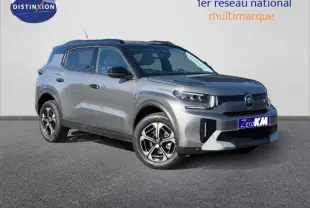 Vue 3/4 avant droite du Citroën C3 Aircross gris Mercury avec toit noir et jantes alu distinctives.