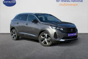 Peugeot 3008 Gris Platinium en 3/4 avant droit, avec jantes alliage et calandre noire distinctive.