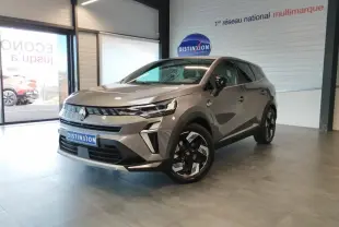 Renault Symbioz gris Cassiopée en 3/4 avant droit, avec jantes 18 pouces et calandre au design moderne.