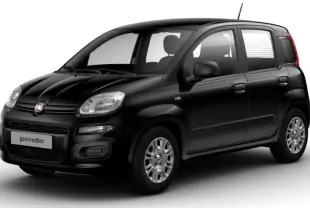 Vue 3/4 avant droite d'une Fiat Panda noire 2025, compacte avec phares arrondis et jantes acier blanches.