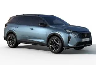 Peugeot 5008 bleu Ingaro en 3/4 avant droit, SUV hybride 2025 avec jantes noires et toit panoramique.