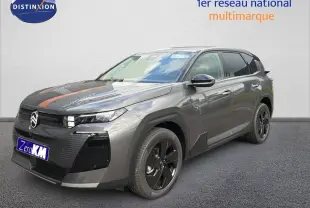 Vue 3/4 avant droite du Citroën C5 Aircross Hybrid gris platinium métallisé avec jantes noires et calandre moderne.