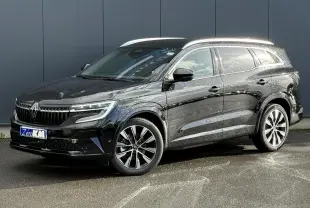 Renault Espace VI 6 E-Tech Full Hybrid noir étoilé en 3/4 avant droit avec toit panoramique et jantes diamantées noires