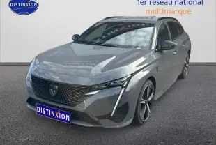 Peugeot 308 SW PHEV gris selenium vue 3/4 avant avec phares LED et jantes alliage distinctives.