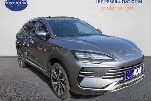 Vue 3/4 avant gauche du BYD SEAL U hybride rechargeable en gris métallisé avec détails modernes et jantes alliage.