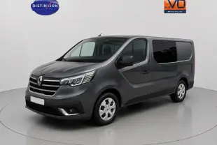 Renault Trafic Fourgon gris foncé en 3/4 avant droit, avec vitres surteintées et porte latérale visible.