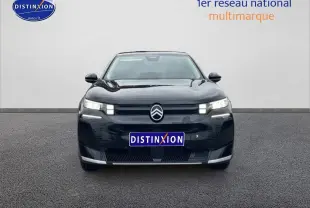 Vue frontale d'un Citroën C5 Aircross noir 2026 avec phares LED et logo distinctif au centre de la calandre.