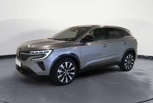 Renault Austral E-Tech 2024 gris métallisé en vue 3/4 avant droit avec jantes alliage noires et phares LED.