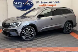 Renault Espace esprit Alpine gris foncé en profil droit, avec jantes alliage et phares LED allumés.