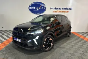 Renault Captur II Ph.2 TECHNO noir étoilé en 3/4 avant droit avec feux LED et jantes bi-ton visibles