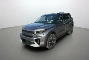 Citroën C3 Aircross hybride gris mercury avec toit noir, vue 3/4 avant droit sur fond neutre.