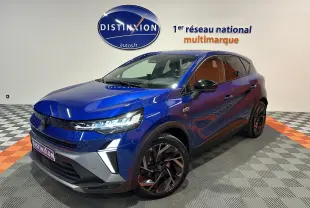 Renault Captur II Ph.2 E-Tech hybride bleu Iron en 3/4 avant droit avec jantes noires et toit noir.