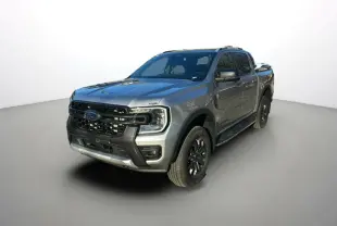 Ford Ranger 2025 gris iconic en 3/4 avant droit avec calandre noire et jantes alu 18 pouces noires