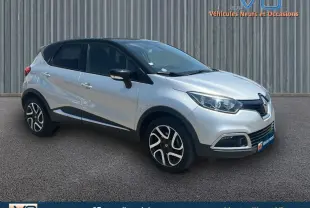 Renault Captur TCe 120 Energy Zen EDC gris clair en 3/4 avant droit avec jantes alliage et toit noir contrasté.
