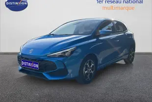 MG3 1.5L Hybrid+ 195ch bleu como en 3/4 avant droit, avec jantes alliage et calandre noire distinctive.