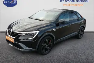 Renault Arkana noir 2021 en 3/4 avant droit, avec jantes noires et détails RS Line visibles.