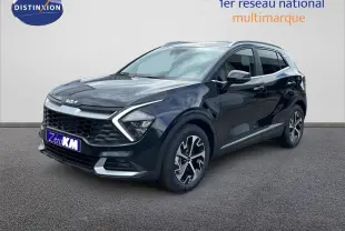 KIA Sportage 2025 noir perle métal en vue 3/4 avant droit, avec calandre distinctive et jantes alliage bicolores.