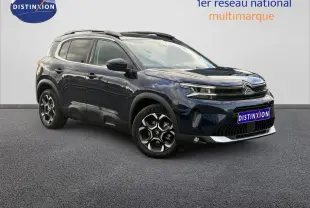 Citroën C5 Aircross Bleu Eclipse en 3/4 avant droit, avec jantes alliage et barres de toit visibles.