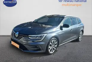 Renault Mégane Break gris titanium métal vue 3/4 avant droit avec jantes alliage et toit ouvrant visible.