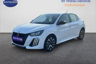 Peugeot 208 blanc banquise vue 3/4 avant droit, avec phares LED et jantes alliage distinctives.